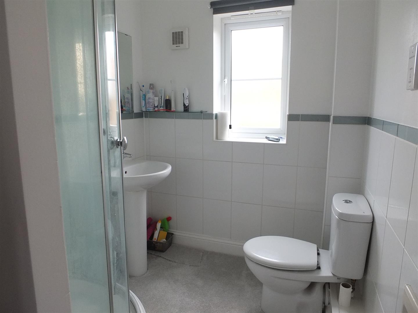 EN SUITE SHOWER ROOM